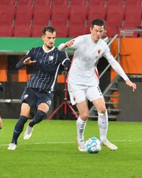  比勒菲尔德顽强逼平展现德甲草根精神