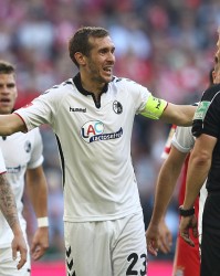  基米希世界波破门，拜仁中场大将主宰比赛走势  