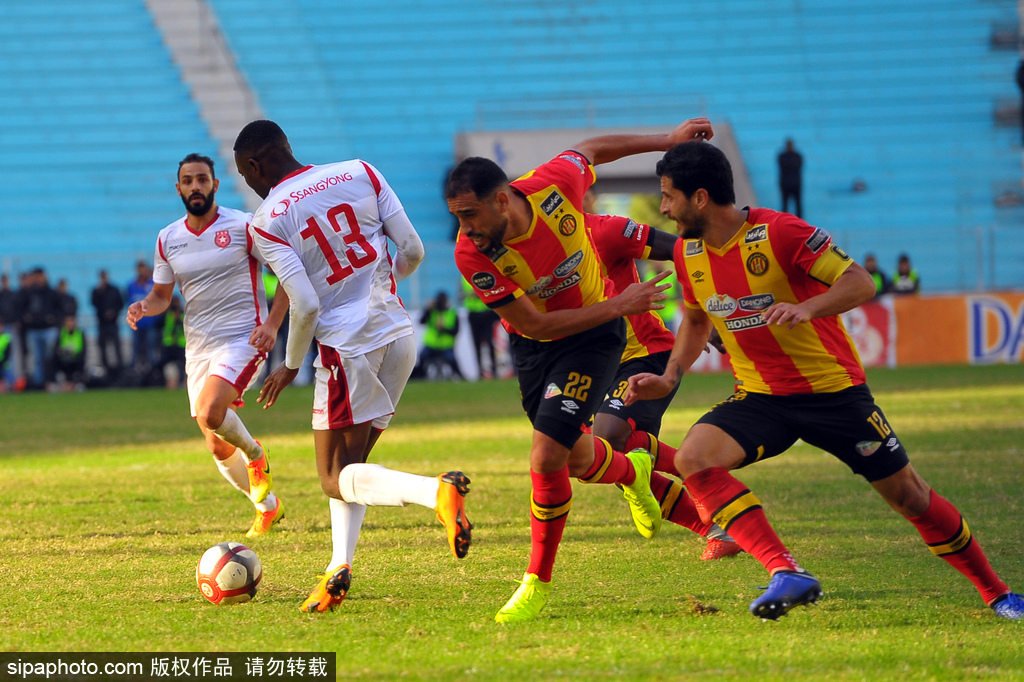  梅斯德比战平局收场，双方球迷爆发冲突  