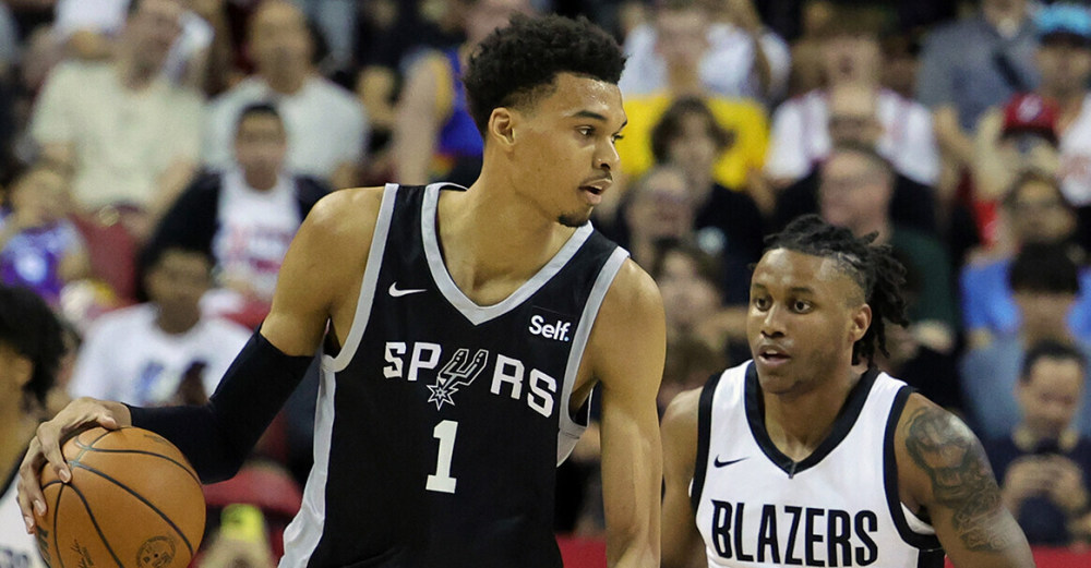  文班亚马连续五场20+10，马刺重现季后赛希望  