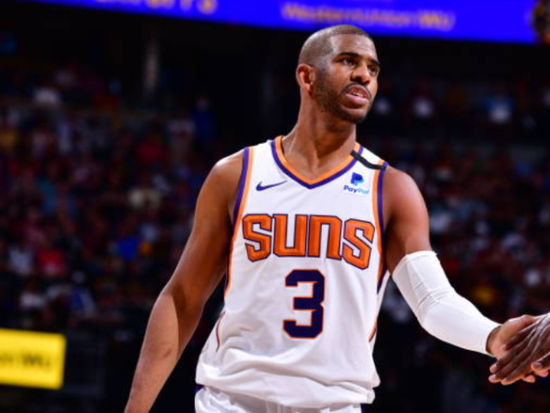  布克与保罗默契配合太阳主场大胜鹈鹕