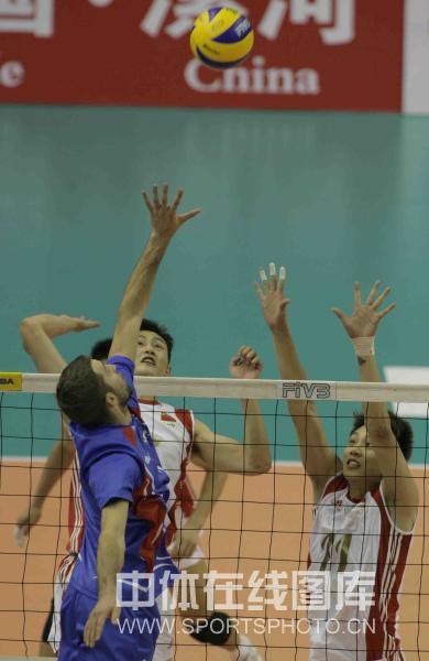  狼队主场失利遭遇联赛三连败打击